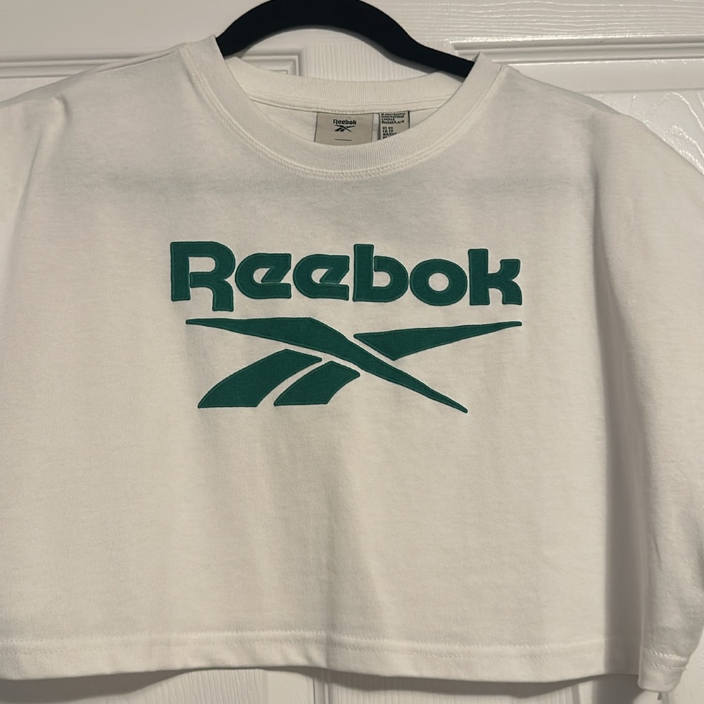 BNWTS Reebok Forever 21 White Tee with Green Logo, Sz Xsmall - Picture 2 of 5